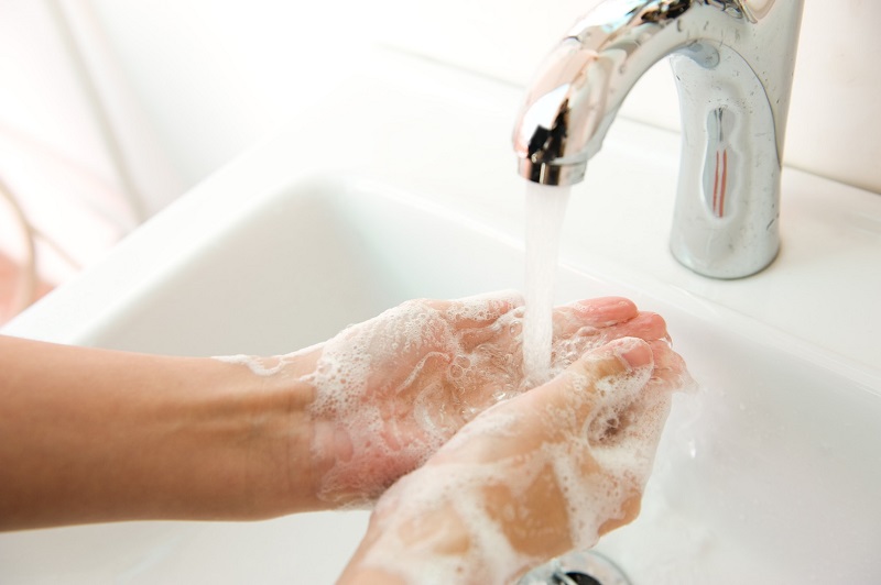 Giữ gìn vệ sinh cá nhân đặc biệt vệ sinh tay để phòng ngừa bệnh